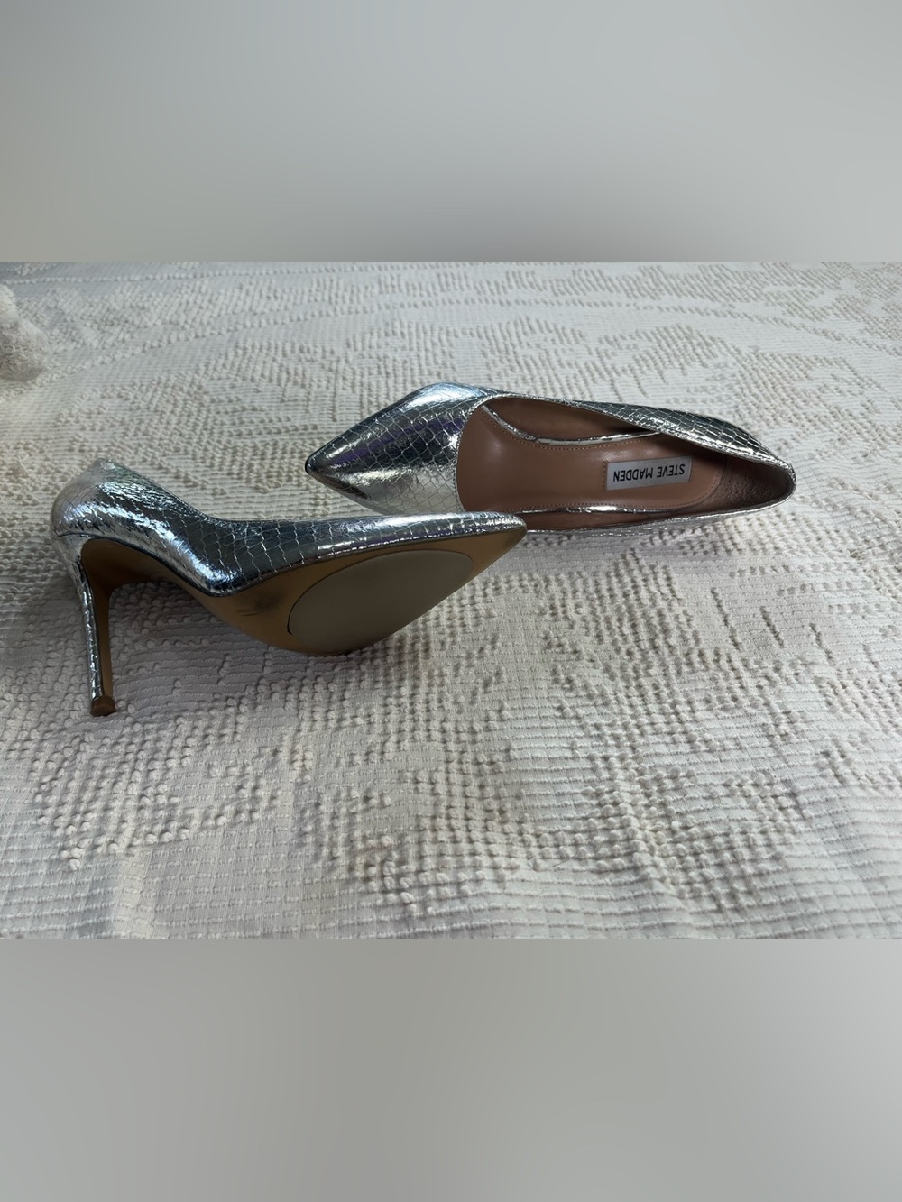 Steve Madden Metallic Silver Pointed Toe Stiletto Pumps - Picture 4 of 6